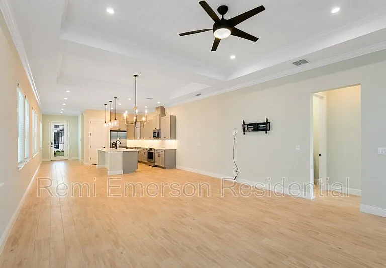 8828 Sperry St — Photo 6