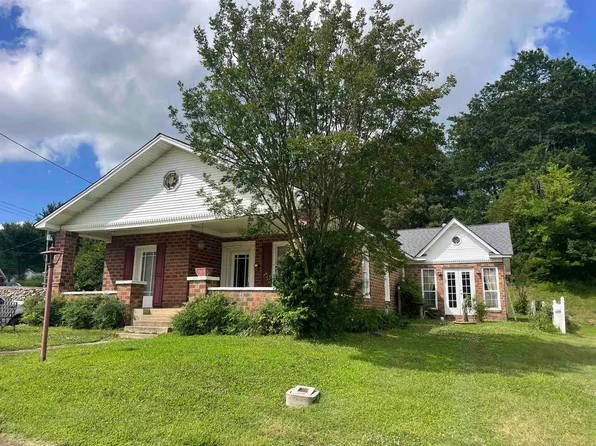 269 W Court Ave, Selmer, TN 38375