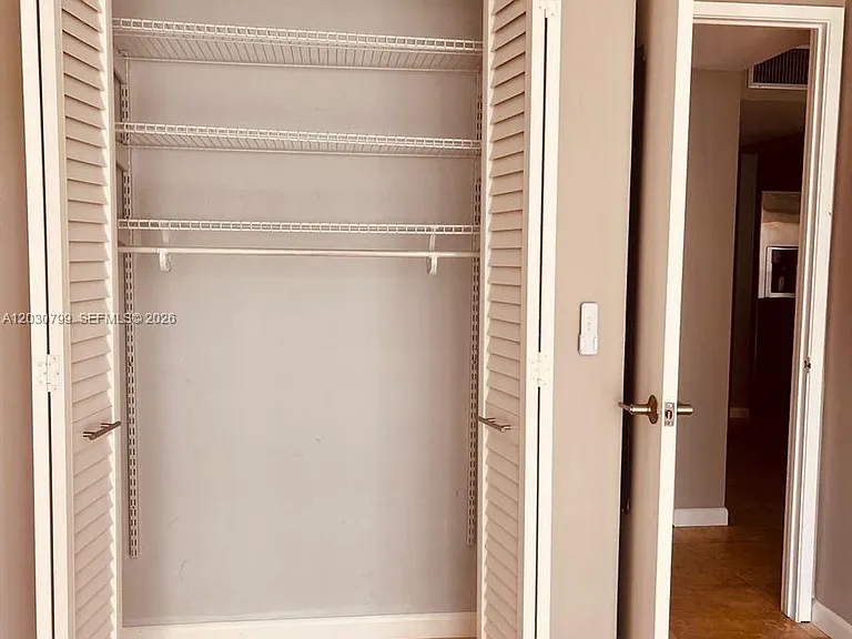 600 NE 36th St #417 — Photo 8