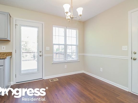 4th image of 710 Williamsburg Dr