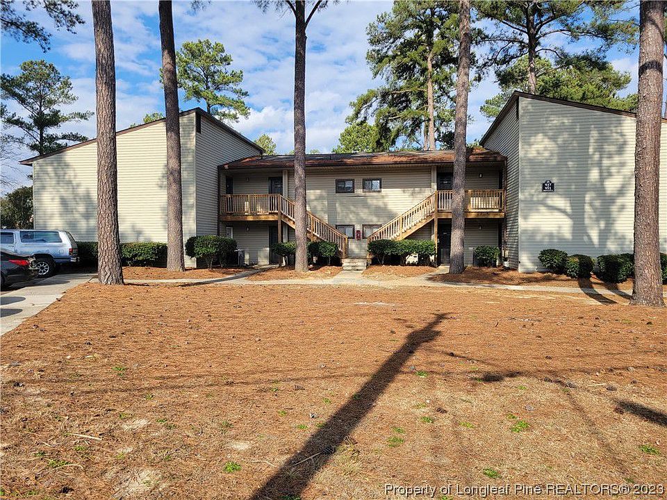 2nd image of 913 Applewood Ln