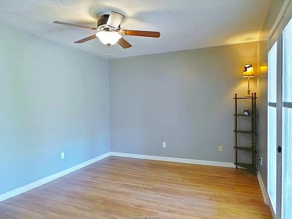 5th image of 1926 Holleman Dr W