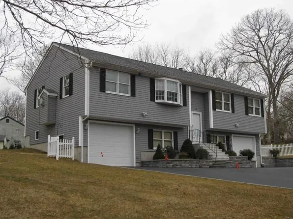 58 Brush Hill Rd, Narragansett, RI 02882