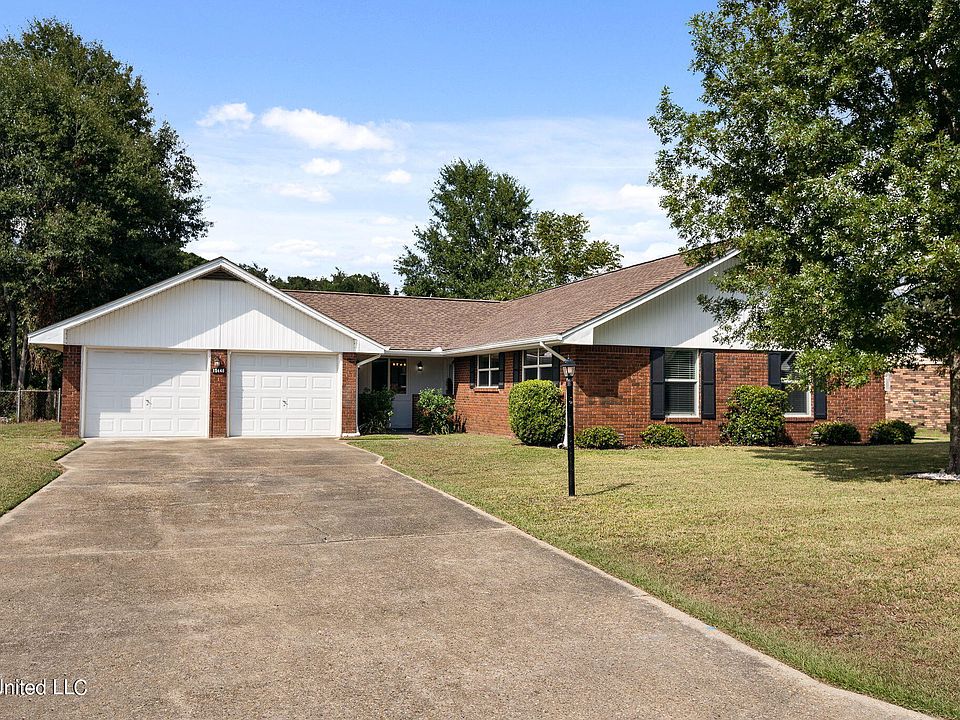 1st image of 15448 Parkwood Dr N