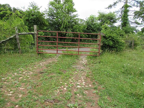 2nd image of 5617 Danville Pike