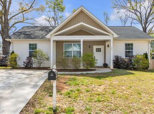 525 W Peachtree St, Woodruff, SC 29388
