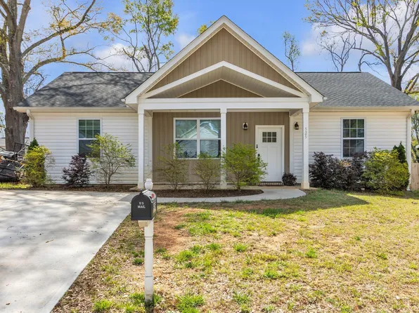 525 W Peachtree St, Woodruff, SC 29388