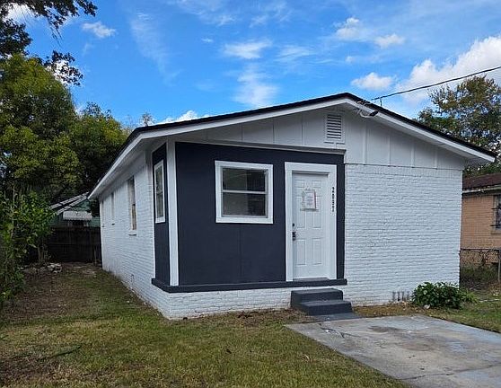 2nd image of 2097 Baldwin St #1