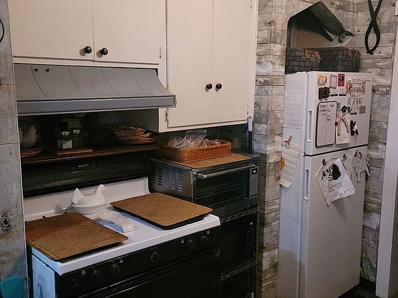 4th image of 812 E 6th Ave