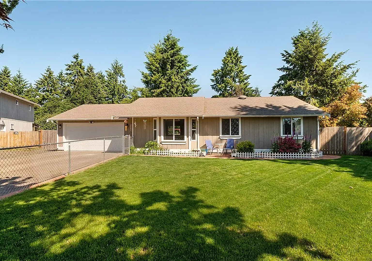 Perfect 3bed/2bath Home On Pinedrop Loop *Coming Soon*Application Pending — Photo 2