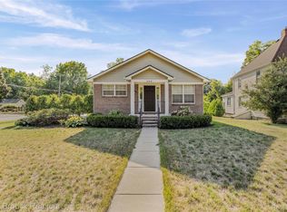 694 S Squirrel Rd, Auburn Hills, MI 48326