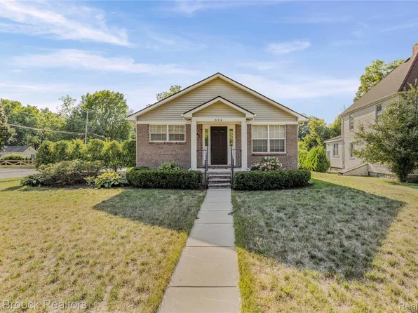 694 S Squirrel Rd, Auburn Hills, MI 48326