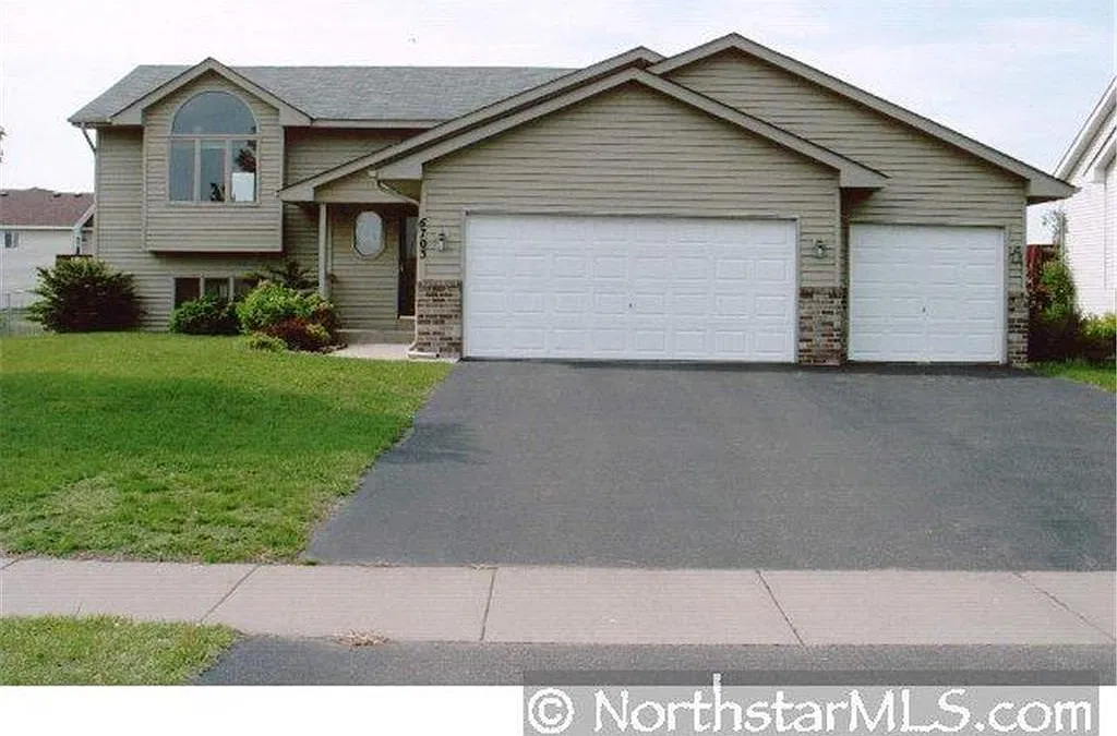 4 bed, 2065 sqft, $2,600 — Photo 1