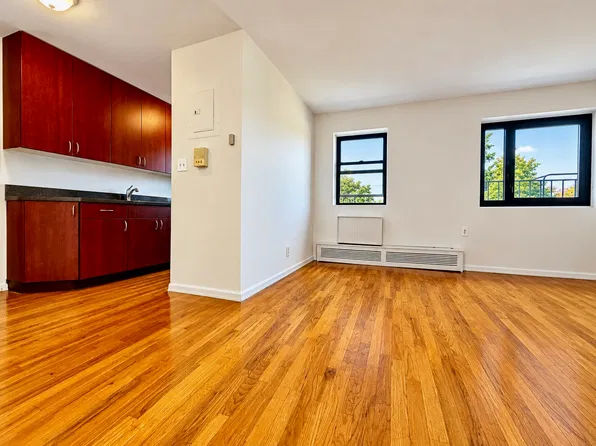 (undisclosed Address), Bayside, NY 11361
