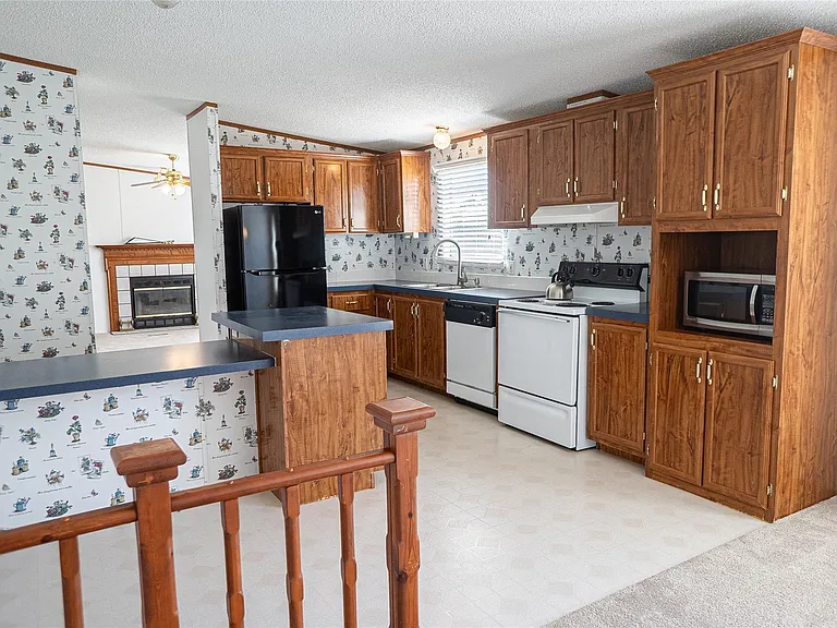 1149 Hart Ln — Photo 6