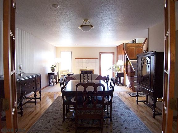 5th image of 882 W Aaron Dr