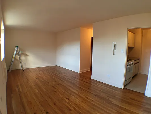 Rented by Kew Forest Realty Inc | media 4