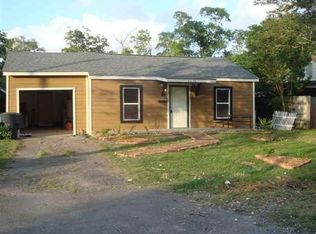 2630 4th Ave, Groves, TX 77619