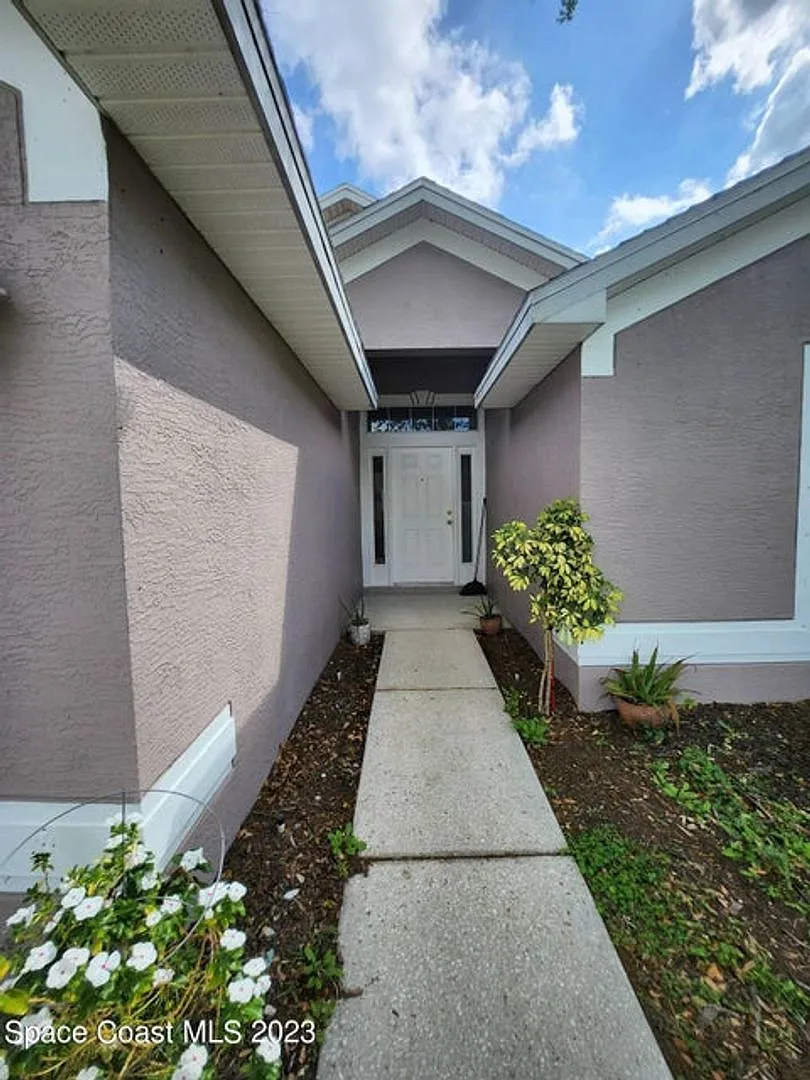 Building Photo - 2891 Stratford Pointe Dr