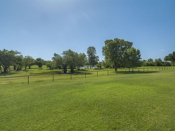 4th image of 3104 Bradford Dr