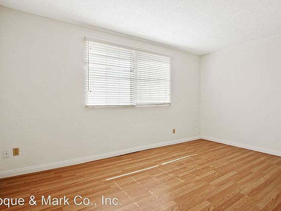 4th image of 918 4th St APT 7