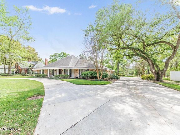 3rd image of 212 Acacia Dr