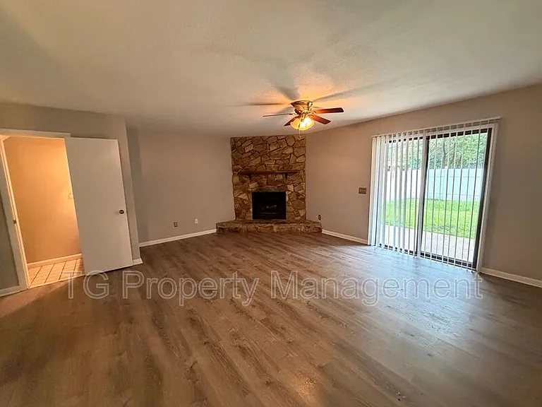 4403 Windergate Dr — Photo 8