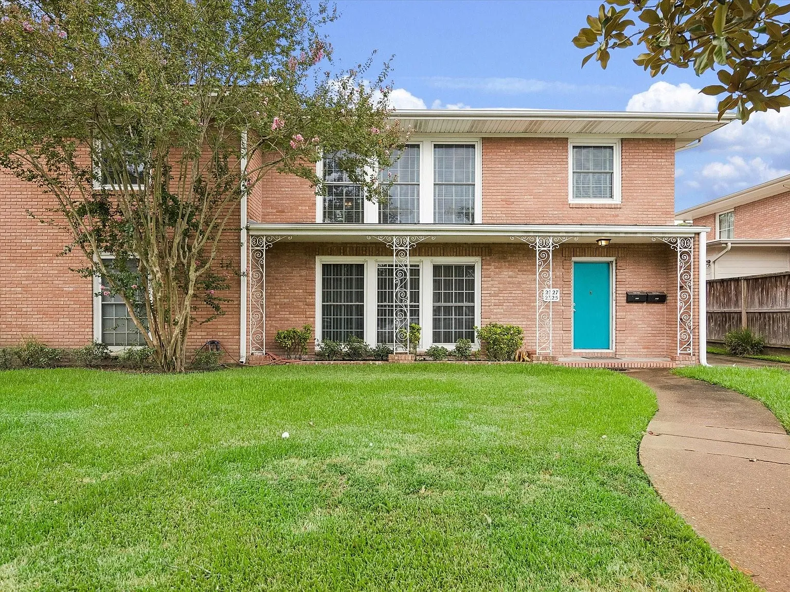 2 bed, 1.0 bath, 2628 sqft, $2,600 — Photo 1