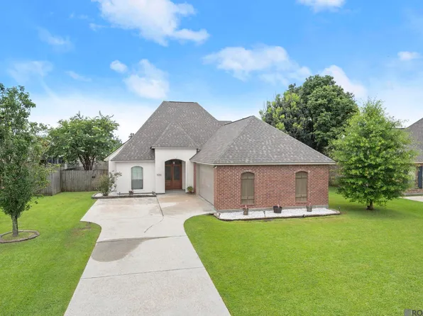 9050 Willow Point Dr, Denham Springs, LA 70726