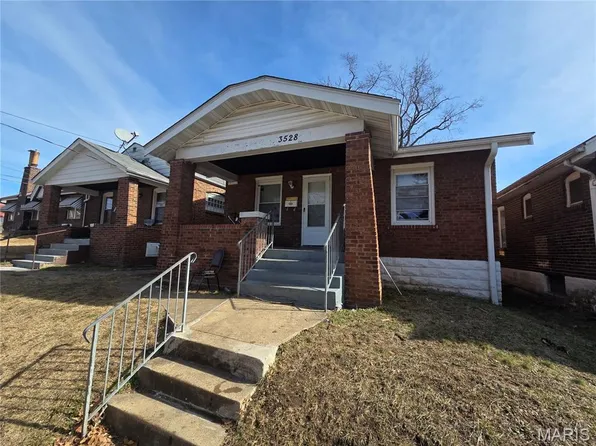 3528 Palace Ct, Saint Louis, MO 63135