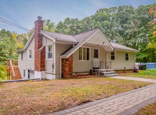 4 Ridgewood Ln, Bedford, MA 01730