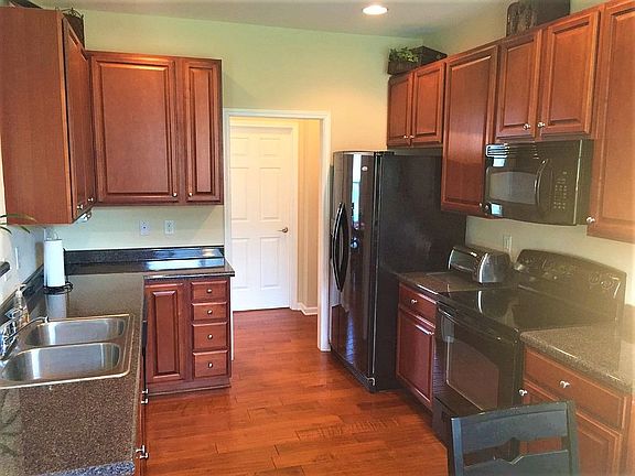 Living areas - all hardwood 