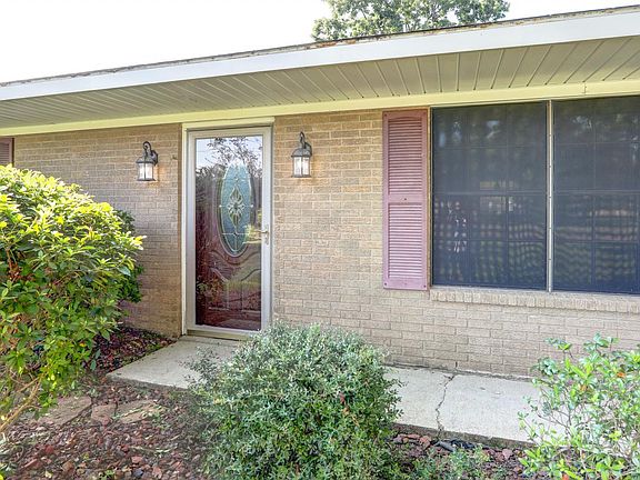 2nd image of 1003 Twin Oaks Dr