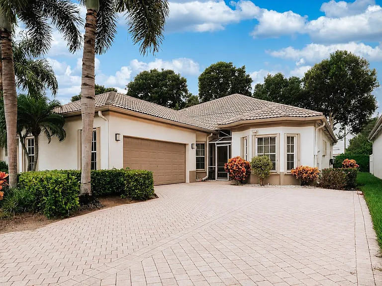 7512 Eagle Point Dr — Photo 1