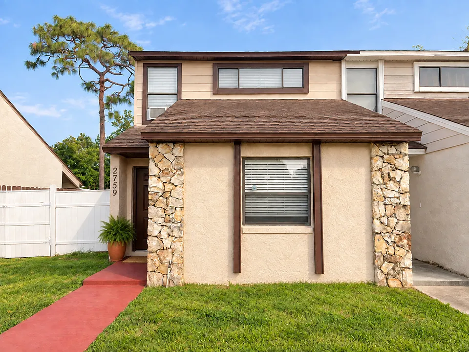 2759 Hunt Club Ln