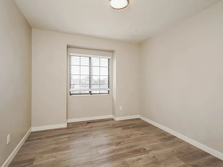 149 N 400 W — Photo 12