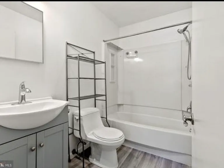 25 Glenwood Ave #B — Photo 2