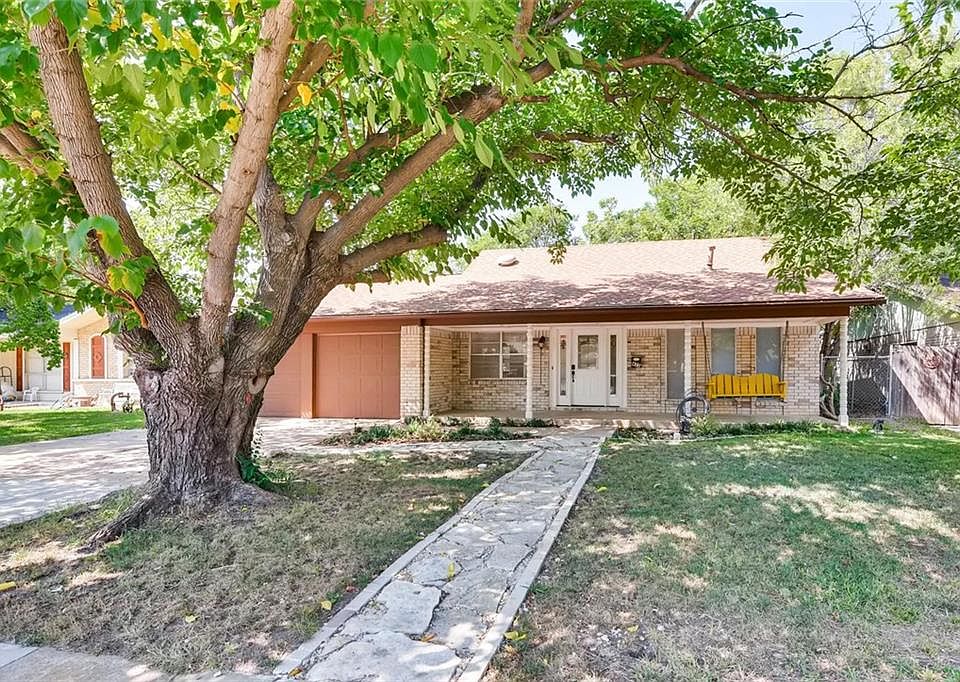 1st image of 422 Forrest Hill Ln