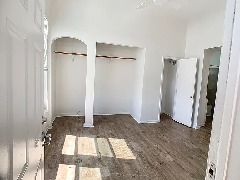 854 10th Ave — Photo 9
