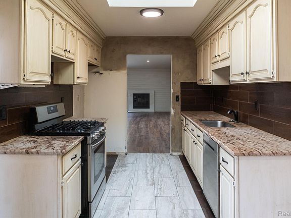 4th image of 49150 ARLINGTON