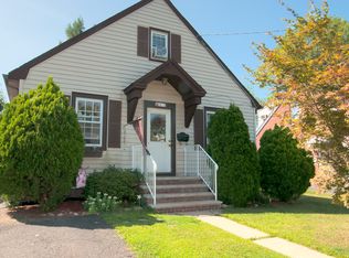 67 Fleetwood Rd, Dumont, NJ 07628