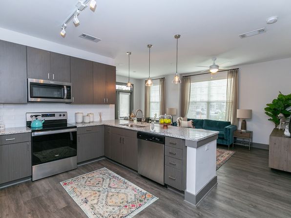 900 Crest Village Cir #7301