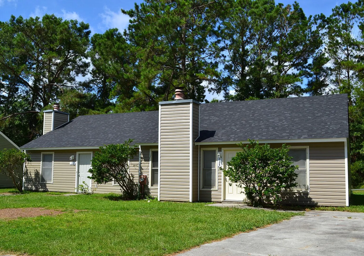 124-126 Corey Circle — Photo 1