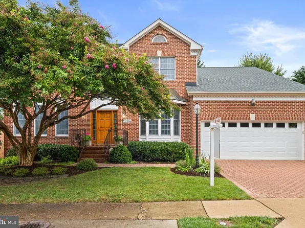 1964 Horse Shoe Dr, Vienna, VA 22182