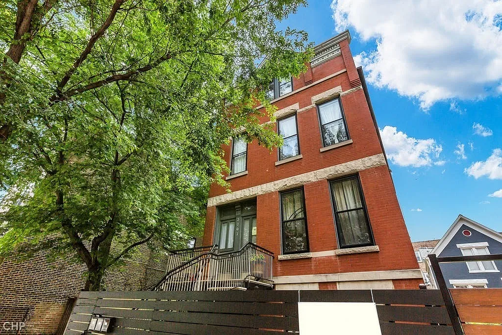 2 bed, 1000 sqft, $1,825 — Photo 2