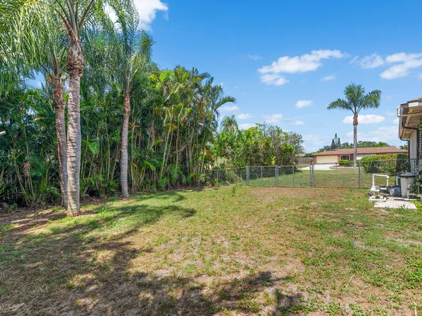 1168 SW Ivanhoe Street, Port St Lucie, FL 34983