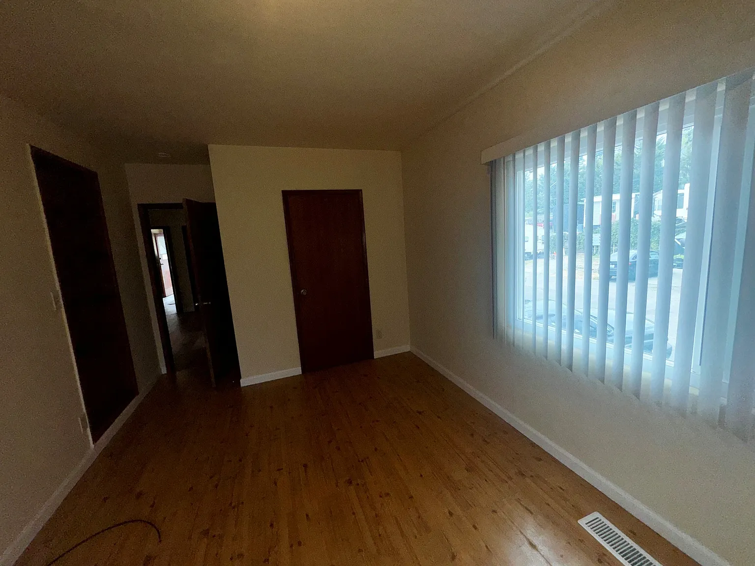 3 bed, $2,000 — Photo 2