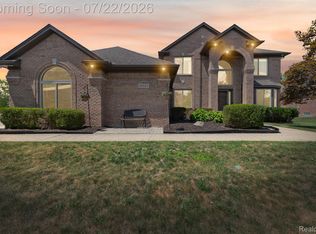55513 Caesars Dr, Shelby Township, MI 48315