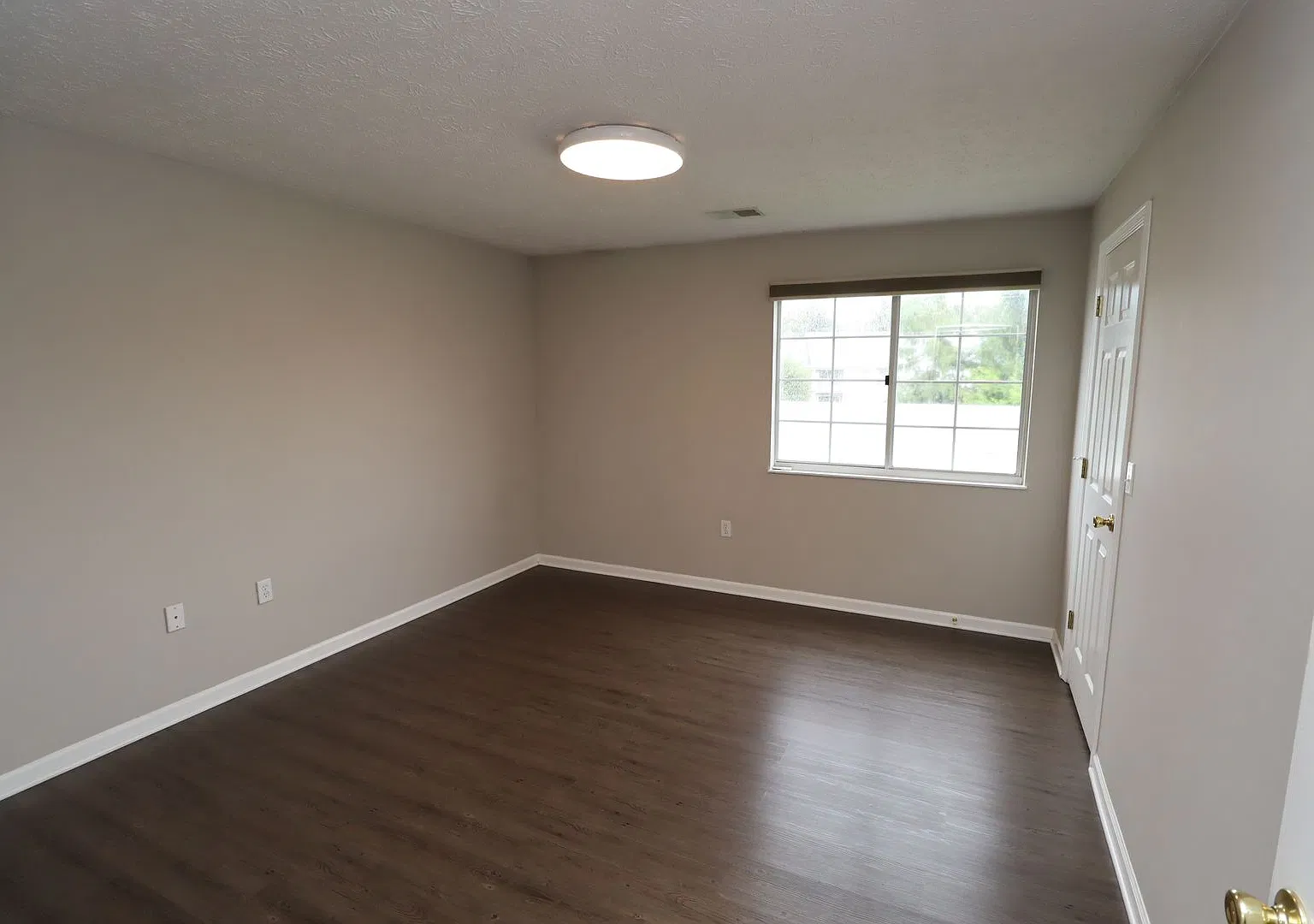 8112 Glenwillow Ln Unit 205 — Photo 2