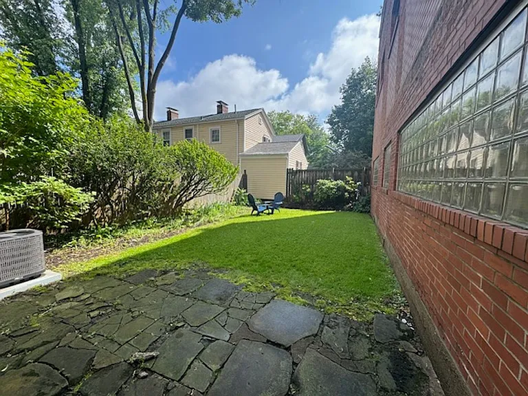 941-943 St. James Street — Photo 10